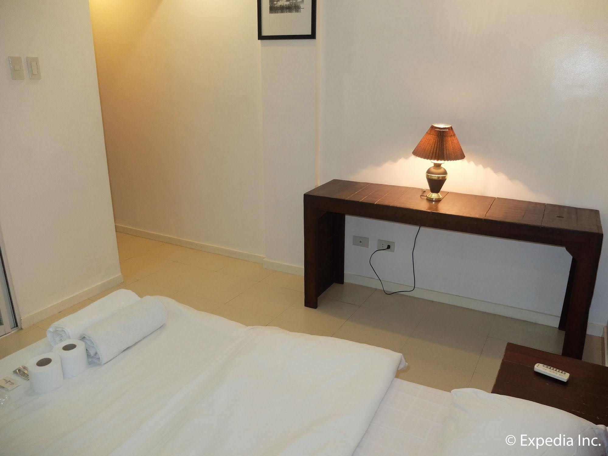 Elyseah Condotel Angeles Esterno foto